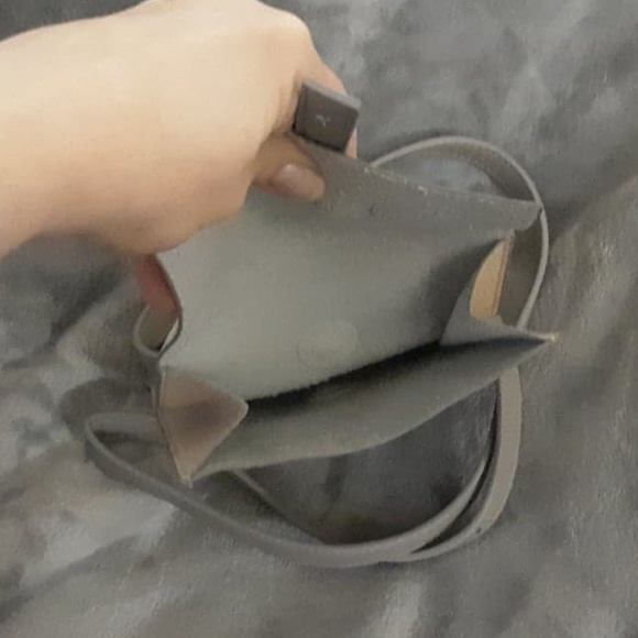 Mary Kay Modern City Collection Crossbody bag - Picture 3 of 4